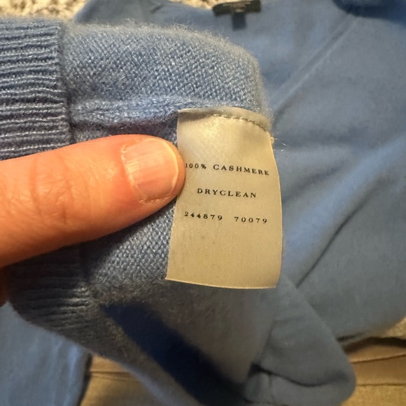 Ann Taylor 100% Cashmere V-Neck Blue Sweater - Picture 4 of 4
